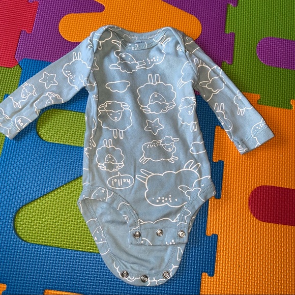 BUNDLE ✅ 3m onesies - Picture 3 of 5